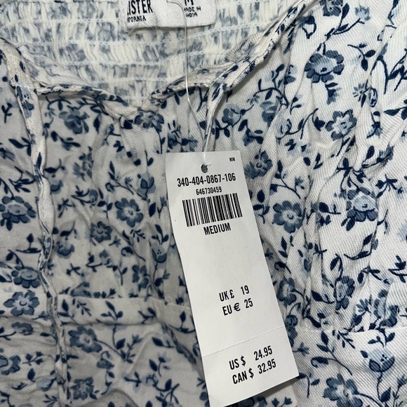 Hollister Blue and White Floral Keyhole Crop Top NWT — Medium - Picture 5 of 6